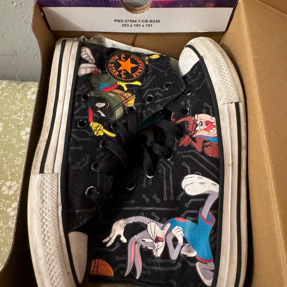 Converses - Picture 2 of 5